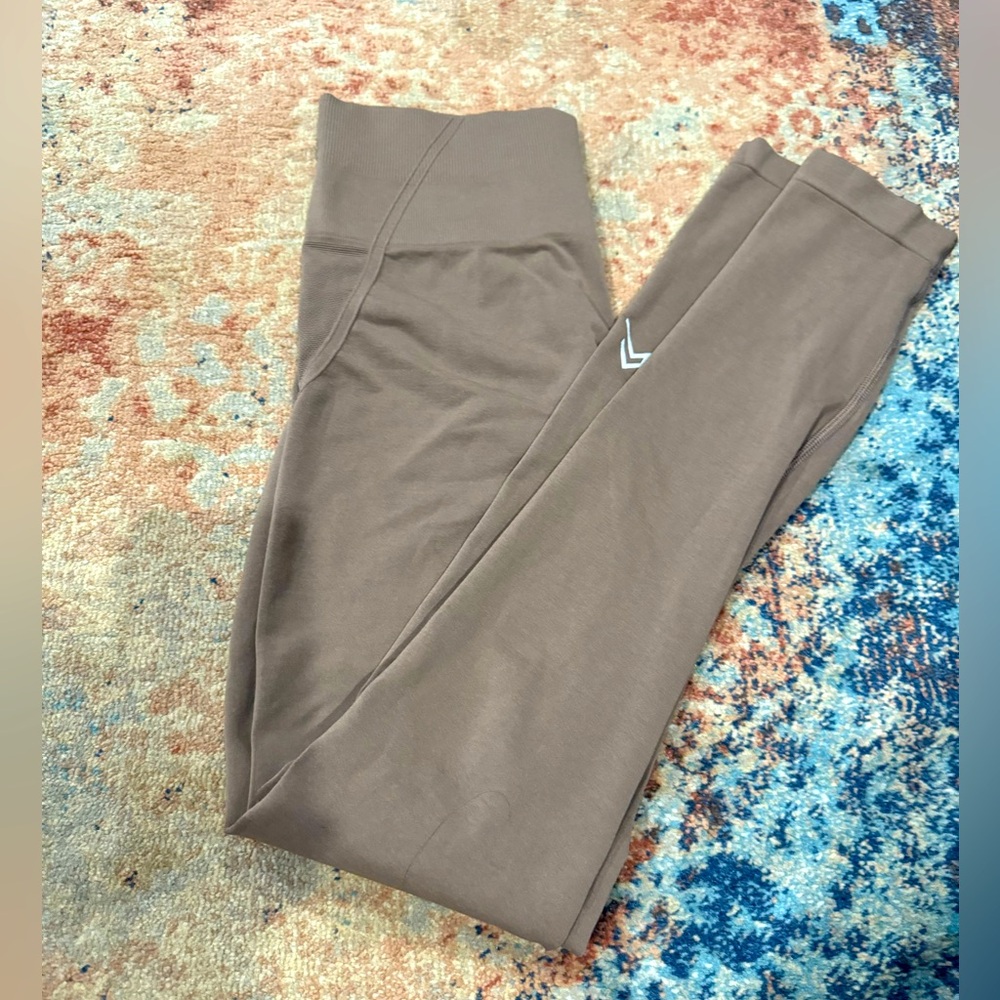Over active cool brown effortless leggings. Small Long